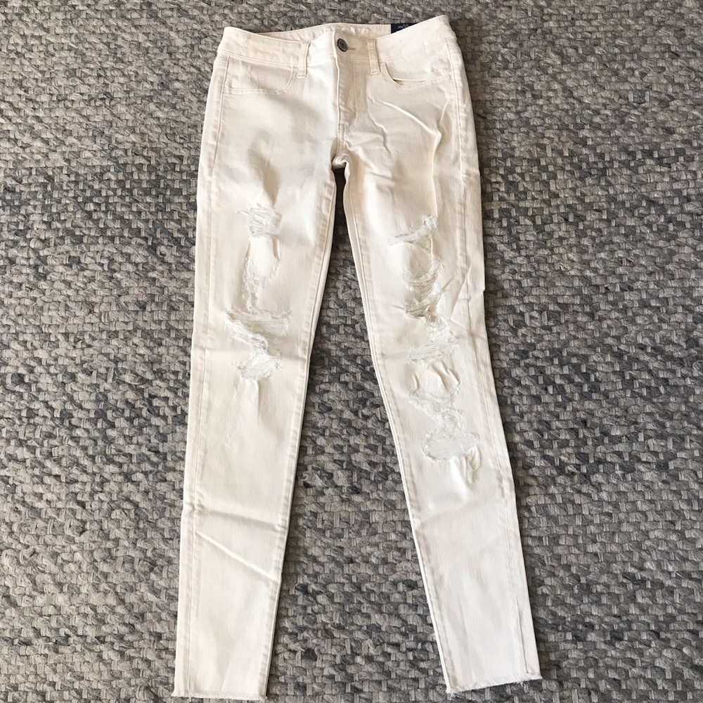 NWT AMERICAN EAGLE CREAM JEANS SIZE 6